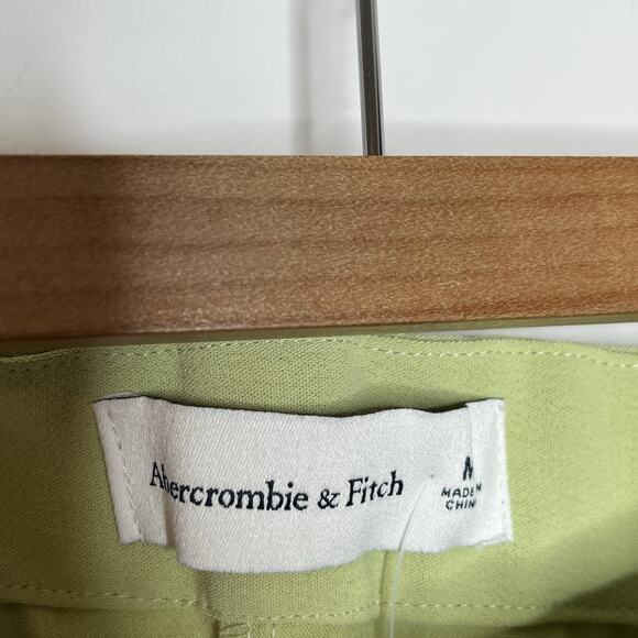 Abercrombie & Fitch Pleated High Rise Shorts Green Womens M Minimalist Preppy - Picture 3 of 6